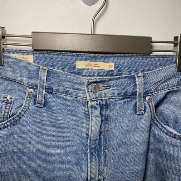 Levi’s Premium Baggy Dad Jeans Light Wash Distressed in W28xL30 zip fly Women’s - Picture 3 of 10